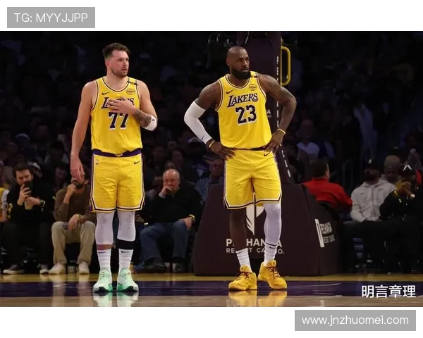 湖人逆转勇士压哨绝杀激荡联盟格局引发球迷热议全球篮坛风云再起